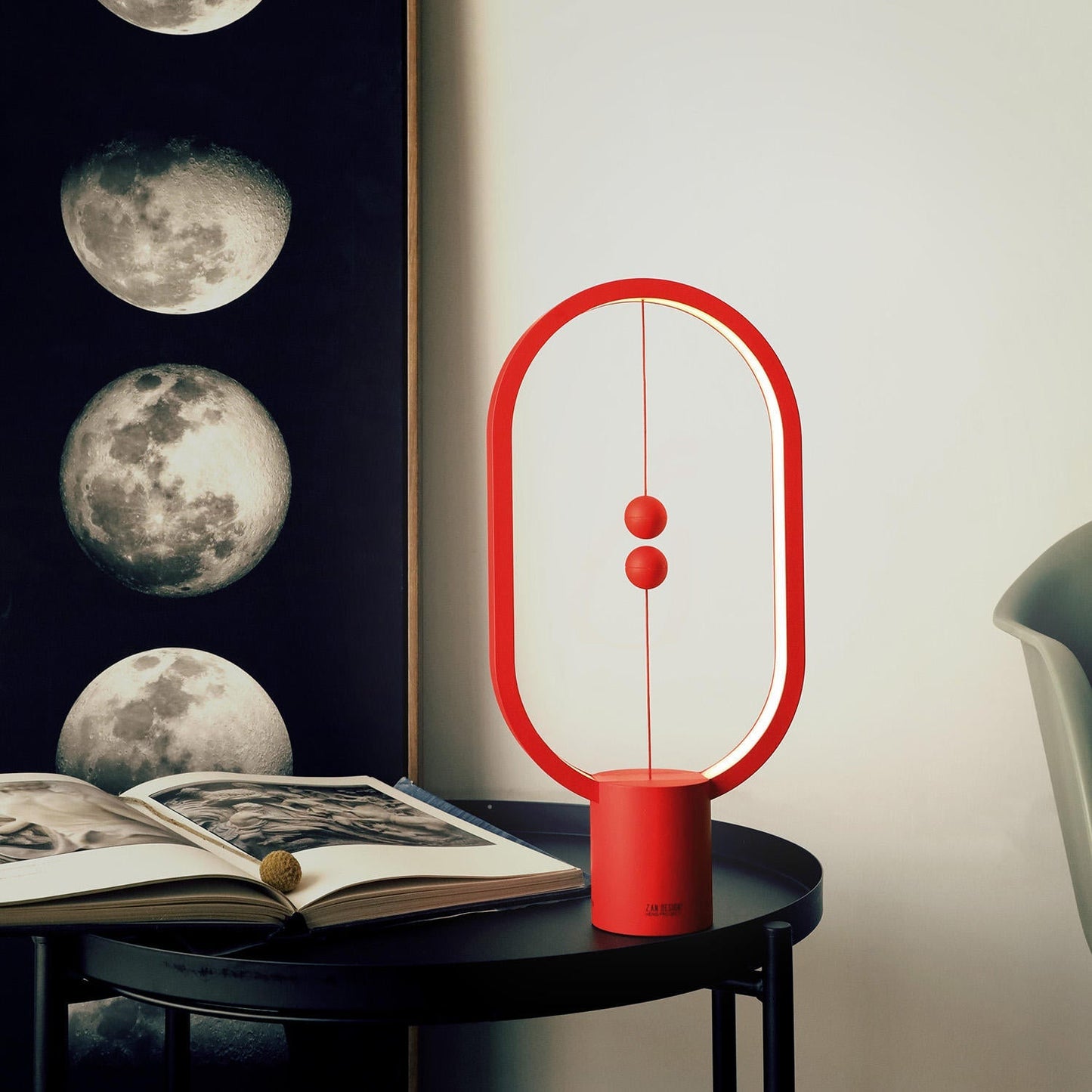 Table Lamp with Magnet