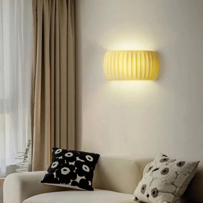 Stylish Art Deco ribbed wall sconce in resin
